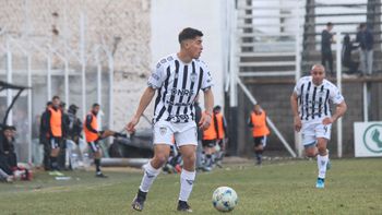 Fernando Pettinerolli es titular desde hace varias temporadas en Cipolletti. Fernando Pettinerolli es titular desde hace varias temporadas en Cipolletti.