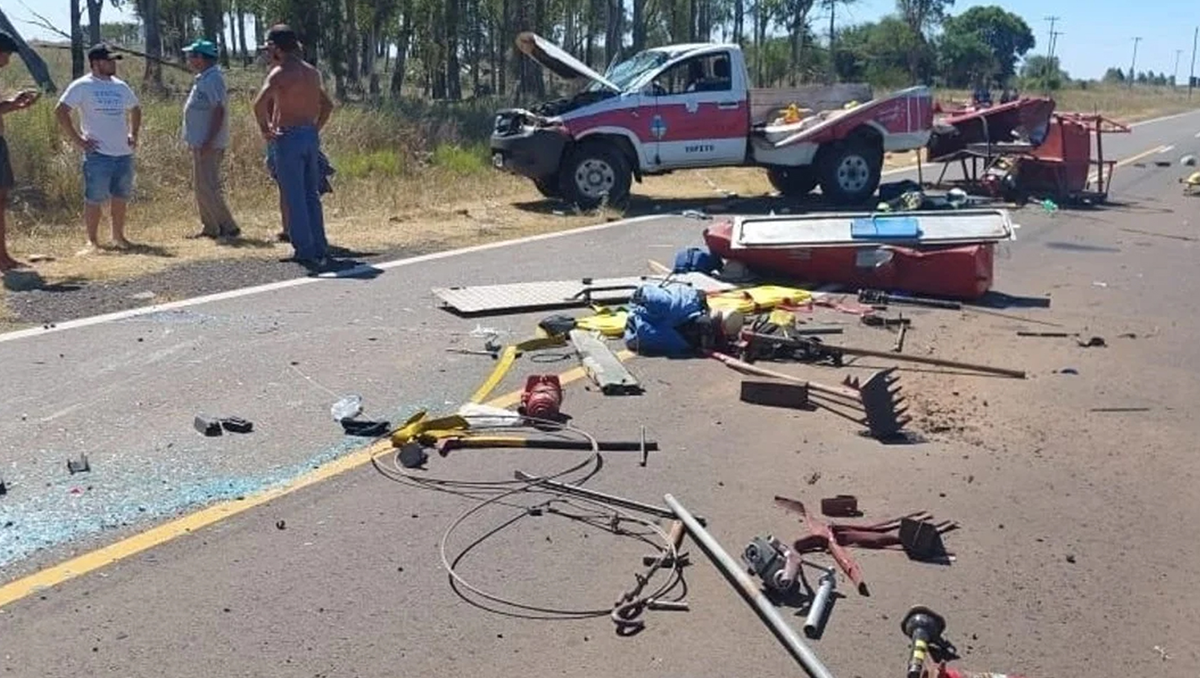 Un bombero murió cuando volvía a buscar más agua