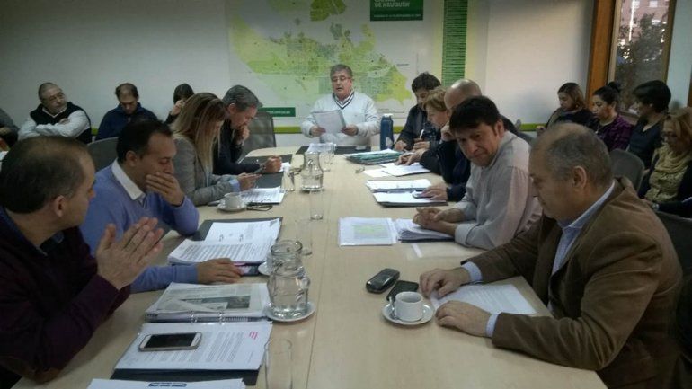 La oposición criticó el decreto de Quiroga para extender el servicio de Pehuenche