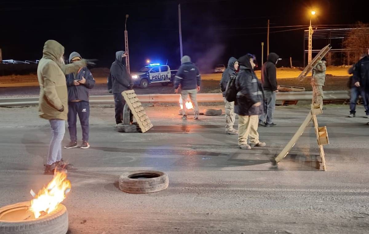 Corte en Ruta 7: ceramistas insisten con el reclamo