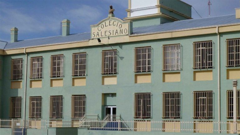 Llevan polleras muy cortas, la terrible justificación del colegio en el que manosearon a 10 alumnas