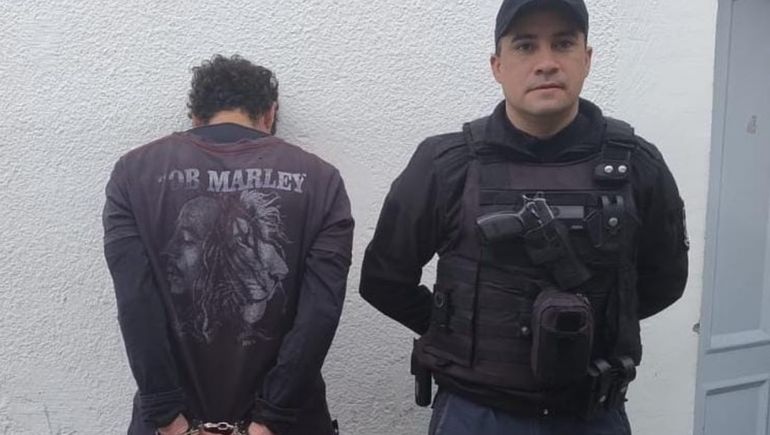 Un ladrón fue atrapado in fraganti cuando huía con mercadería de una farmacia