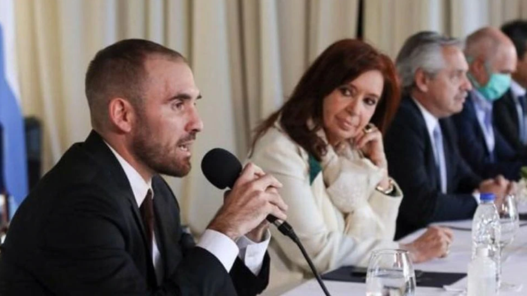 Máximo Kirchner se refirió a la renuncia de Guzmán.