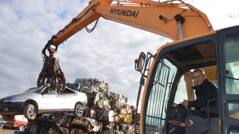 La Muni compactará más de 600 vehículos a costo cero