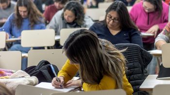 Sigue el beneficio de las becas Gregorio Álvarez para estudiantes en Neuquén Sigue el beneficio de las becas Gregorio Álvarez para estudiantes en Neuquén