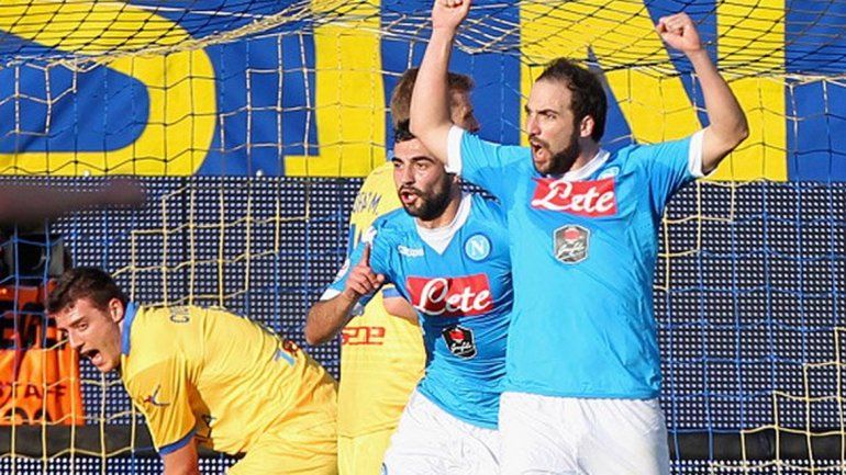 El Napoli de Higuaín goleó y es nuevo líder