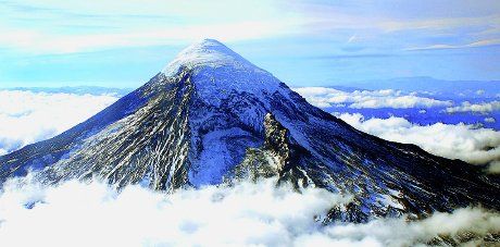 Los equipos nuevos se están instalando en el volcán Lanín.