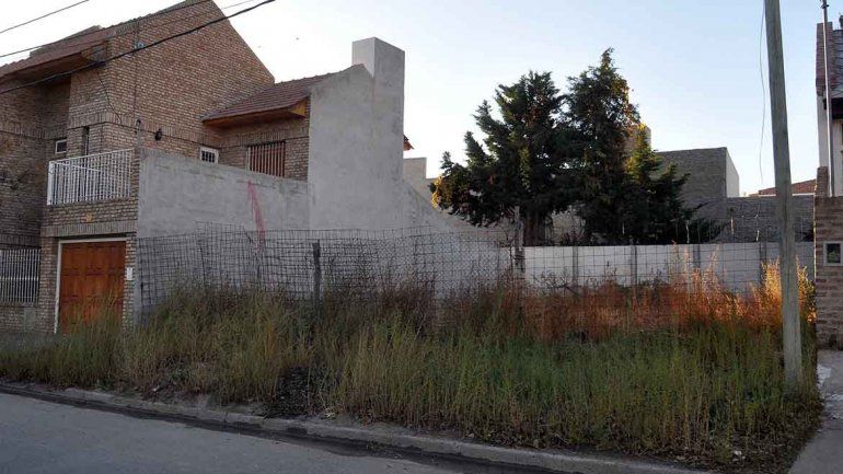 Inspectores de la Municipalidad salen a multar a propietarios de baldíos