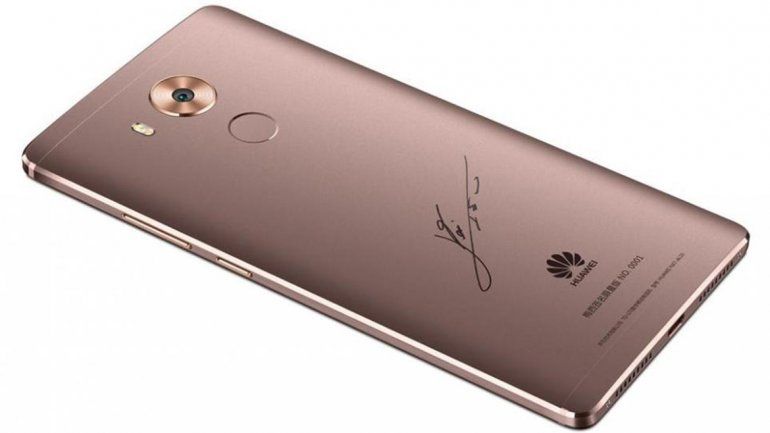 Venderán en Argentina 300 celulares con la firma de Messi