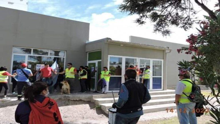 Trabajadores municipales de Plottier reclaman mejoras salariales