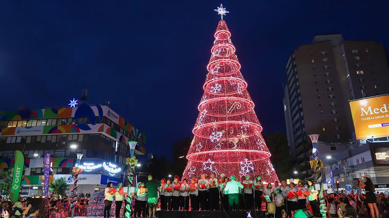 Neuquén Capital Navideña: se encendieron las luces del árbol y comenzaron las actividades, sorpresas y festejos | LM Neuquen Neuquén Capital Navideña: se encendieron las luces del árbol y comenzaron las actividades, sorpresas y festejos