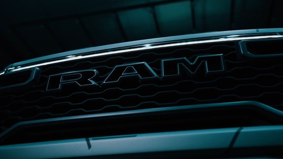 En forma oficial, Stellantis mostró un video en el que se ve claramente la parrilla de la nueva Ram.&nbsp;