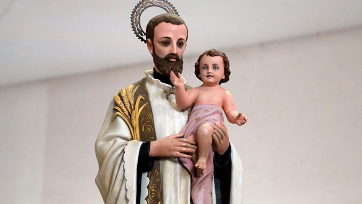 Miles de fieles se acercan cada 7 de agosto al santuario de San Cayetano para pedir o agradecer por trabajo.