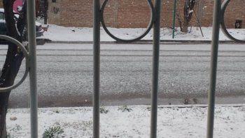 la nieve sorprendio a la comarca petrolera