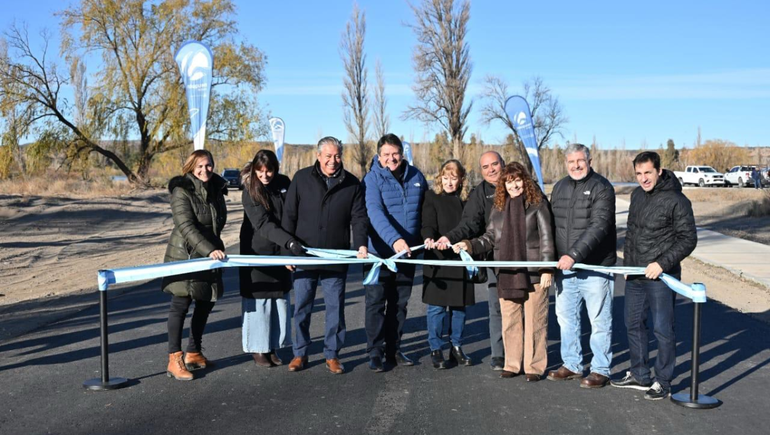 Mariano Gaido y Rolando Figueroa inauguraron el asfalto de Solalique