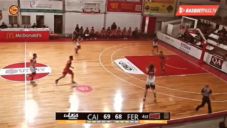 El increíble triple de Navarro para ganarle a Independiente en Neuquén