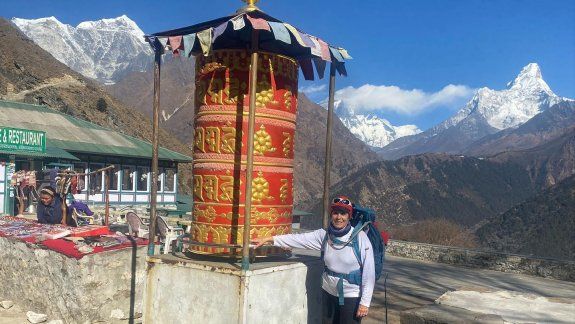 Jannet y una de sus últimas fotos en Nepal, a pocos días de la tragedia.