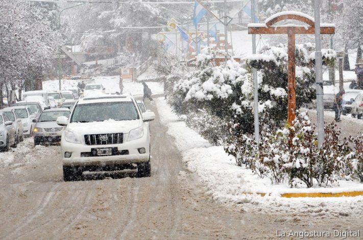 Ahora la nieve llegó a los principales centros urbanos