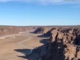 El río Chubut casi sin agua.