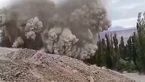 Así dinamitaban el cerro de la Virgen para hacer la Ruta 43
