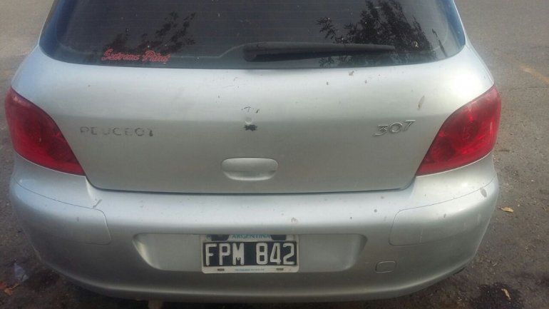 Encuentran en un hipermercado un auto robado en La Plata