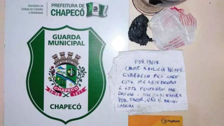 Mi jefe intenta drogarme: el estremecedor pedido de ayuda de una empleada en una servilleta