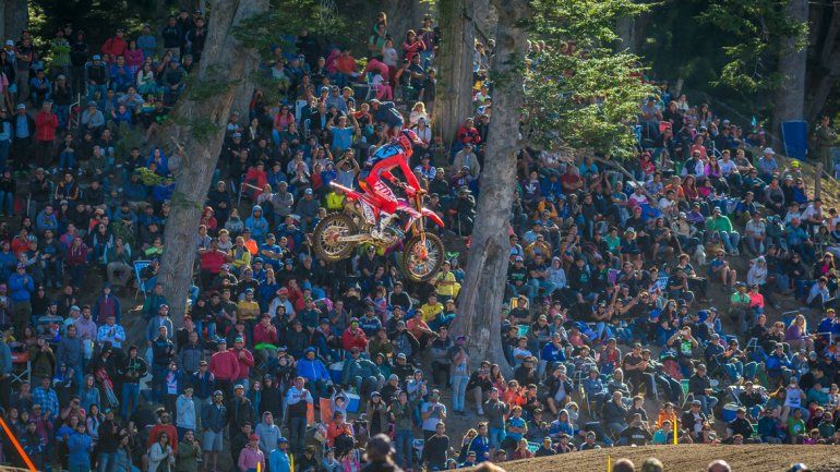Tim Gajser (Honda) fue el mejor durante todo el fin de semana: el mejor clasificado del sábado y ganó las dos mangas el domingo. En 2016 también había sido el gran vencedor.&nbsp;