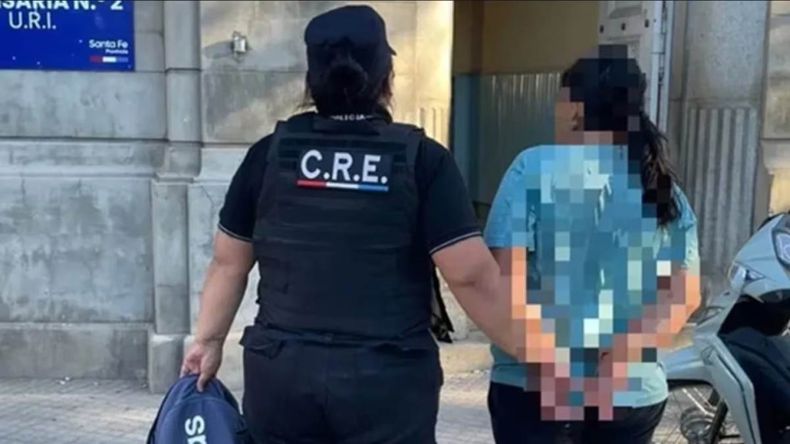 Una mujere advirtió que el nene estaba solo en la plata y dió aviso a la policía de Santa Fe. | LM Neuquen Una mujere advirtió que el nene estaba solo en la plata y dió aviso a la policía de Santa Fe.