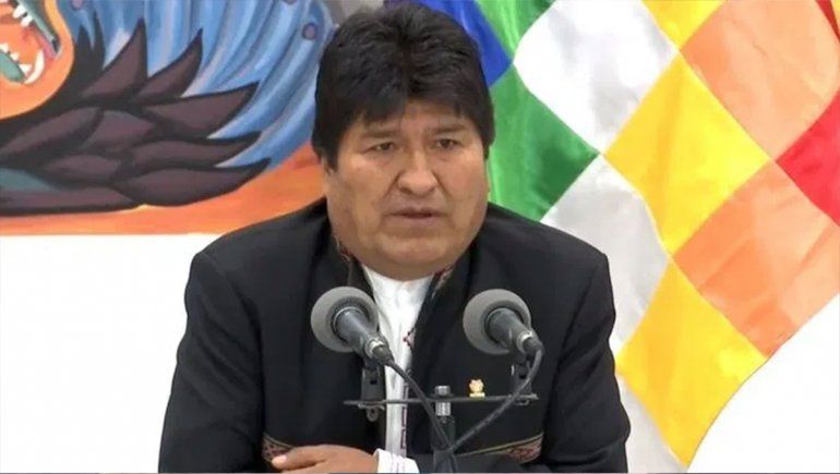 Por las redes, Evo Morales calificó de racistas y golpistas a líderes opositores