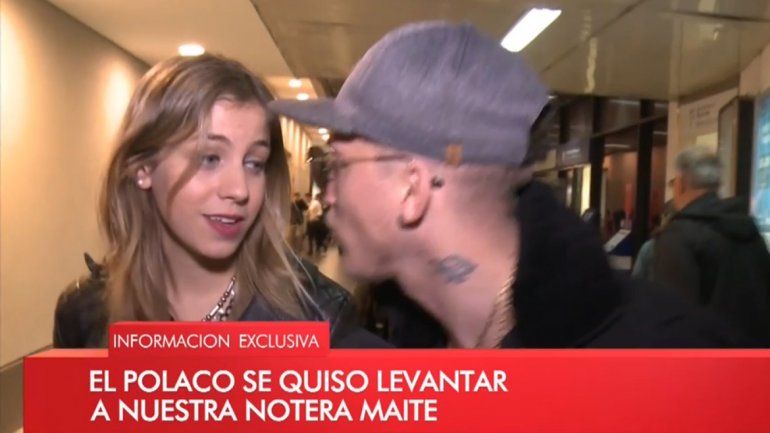 El Polaco intentó darle un beso a la notera Maite Peñoñori.