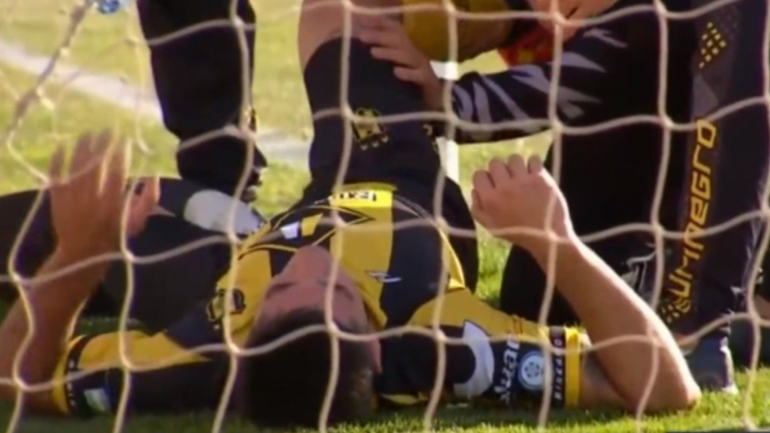 Insólito y escalofriante: se lesionó solo en el festejo del gol