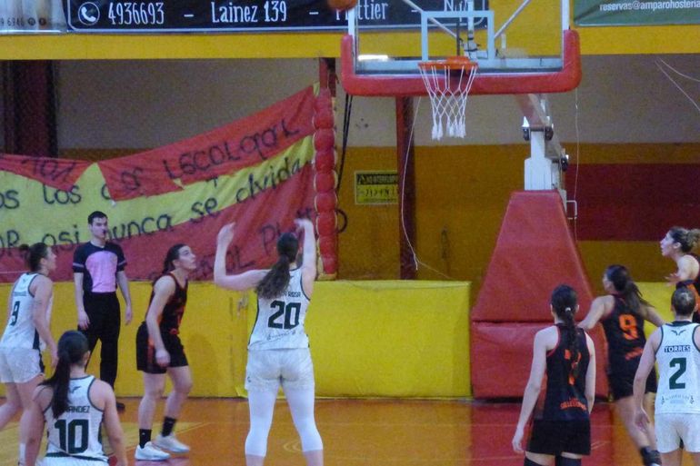 Básquet femenino: Biguá le ganó a Español y está a un paso del título en el Regional