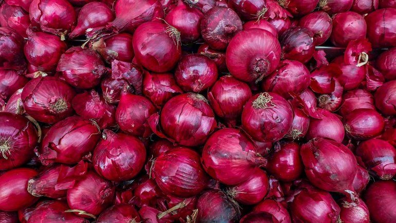 En TikTok muestran la manera correcta de cortar cebolla