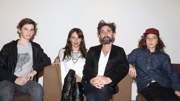 Una experiencia personal y familiar. Catarina, Nahuel y sus hijos mayores participan de una película en la que la diversidad sexual y la inclusión son los principales puntos.