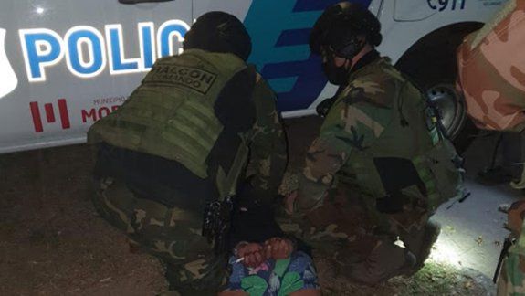 Un hombre tomó de rehenes a su mujer