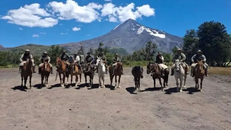 El operativo incluye diálogo con productores rurales para relevar las problemáticas de la zona.
