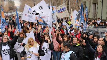 con una marcha en el centro, aten inicio un nuevo paro en neuquen con una marcha en el centro, aten inicio un nuevo paro en neuquen