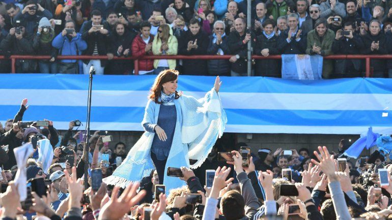 La ex presidenta habló desde un pequeño escenario