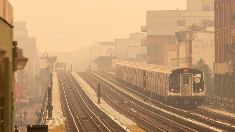 Casi toda Nueva York sufrió el daño colateral por los incendios. Casi toda Nueva York sufrió el daño colateral por los incendios.