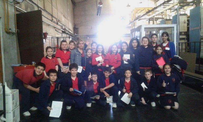 Alumnos del colegio Líder visitaron LM Neuquén y LU5