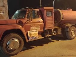 El camión regador robado en Cinco Saltos fue recuperado en Río Colorado. Se lo había robado un empleado con seis días de antigüedad. El camión regador robado en Cinco Saltos fue recuperado en Río Colorado. Se lo había robado un empleado con seis días de antigüedad.