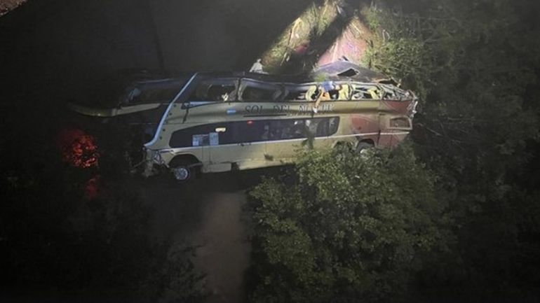 El sobreviviente del choque en Misiones, Juan José Cuevas, contó que logró salir del micro al aferrarse a una rama y arrastrarse hasta la orilla. El sobreviviente del choque en Misiones, Juan José Cuevas, contó que logró salir del micro al aferrarse a una rama y arrastrarse hasta la orilla.