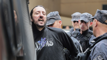 El uruguayo habría amenazado a la familia de sus víctimas para que le transfieran la casa.