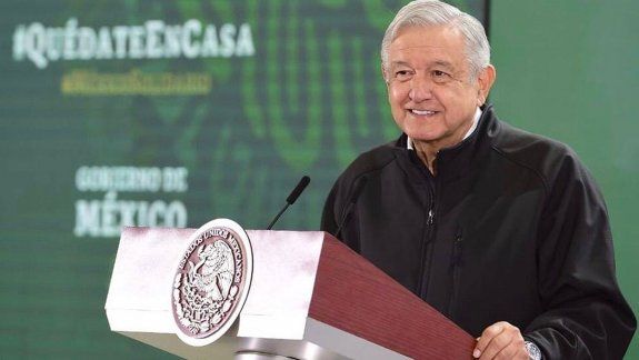 El presidente de México duda de la eficacia de los barbijos