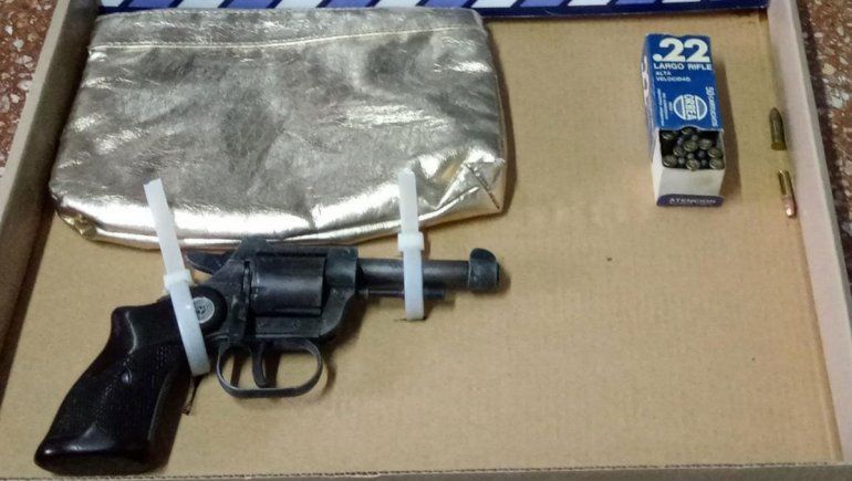 Por una pelea narco, dan con inhibidores de alarmas y armas