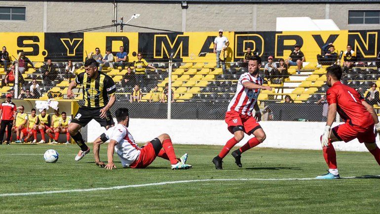 Independiente perdió en Madryn y sigue en rojo