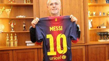 Müller, con la camiseta que Messi le regaló. Müller, con la camiseta que Messi le regaló.
