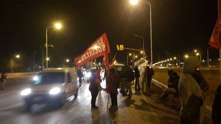 Volantean en la Ruta 7 para reclamar por la seguridad de los petroleros