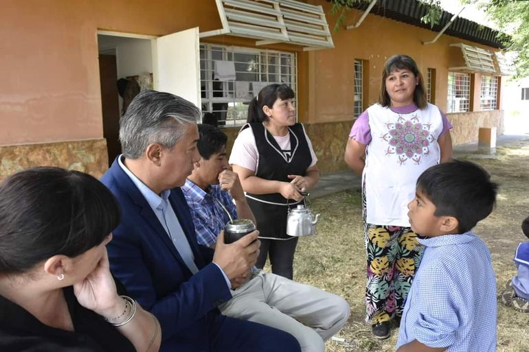 La escuela 320 de Costa del Catan Lil fue inaugurada el 16 de diciembre de 1996 a pedido de la comunidad Cayulef. Es una escuela primaria de jornada completa. El horario es de 8 a 16, en la cual existen talleres de Cerámica Mapuche, Telar Mapuche Plantas Aromáticas y Medicinales, TIC, Biblioteca, Títeres, Radio. La escuela 320 de Costa del Catan Lil fue inaugurada el 16 de diciembre de 1996 a pedido de la comunidad Cayulef. Es una escuela primaria de jornada completa. El horario es de 8 a 16, en la cual existen talleres de Cerámica Mapuche, Telar Mapuche Plantas Aromáticas y Medicinales, TIC, Biblioteca, Títeres, Radio.