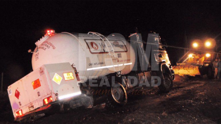 Tensión por la fuga de gas de un camión